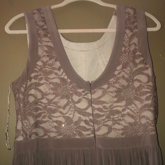 Tan laced dress - Picture 3 of 5